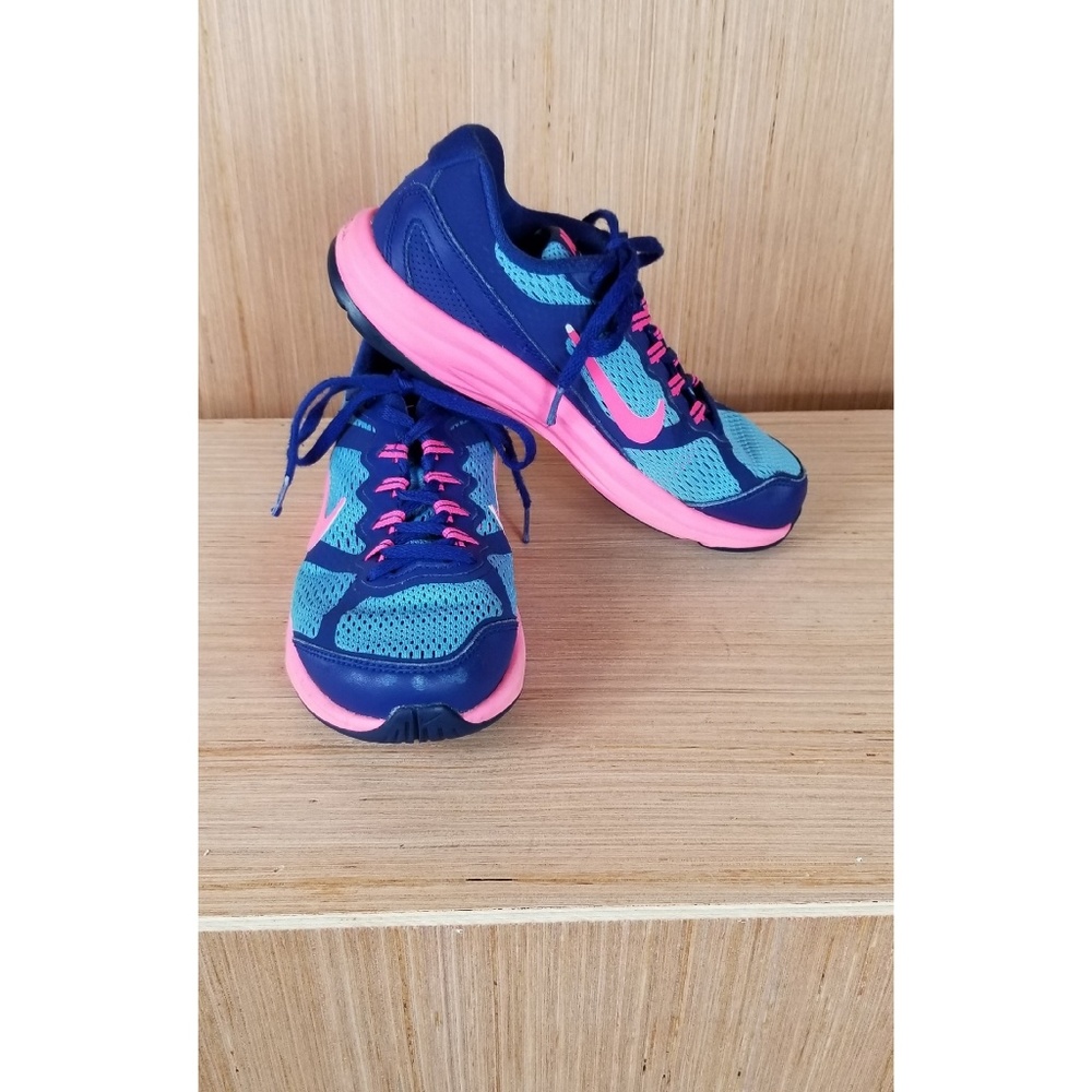 Big Girl Nike Shoes. Size 1 Little Girl.